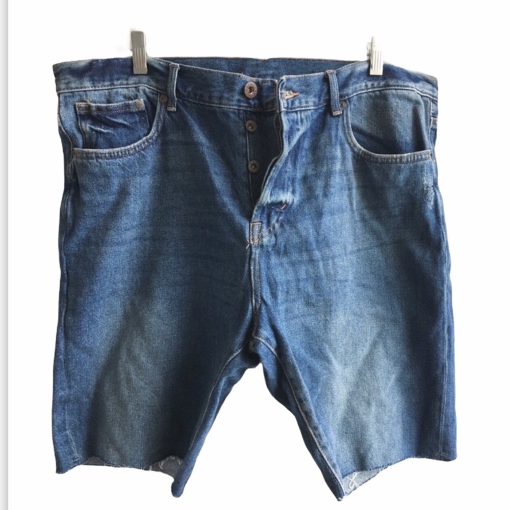 NEW H&M Button Fly Denim Stress Shorts. Waist 36.